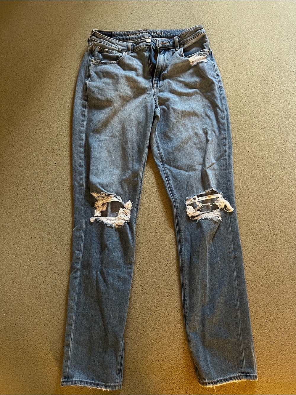 AE Strigid Curvy Ripped Mom Jeans Size 6 XL (29.5" Inseam)